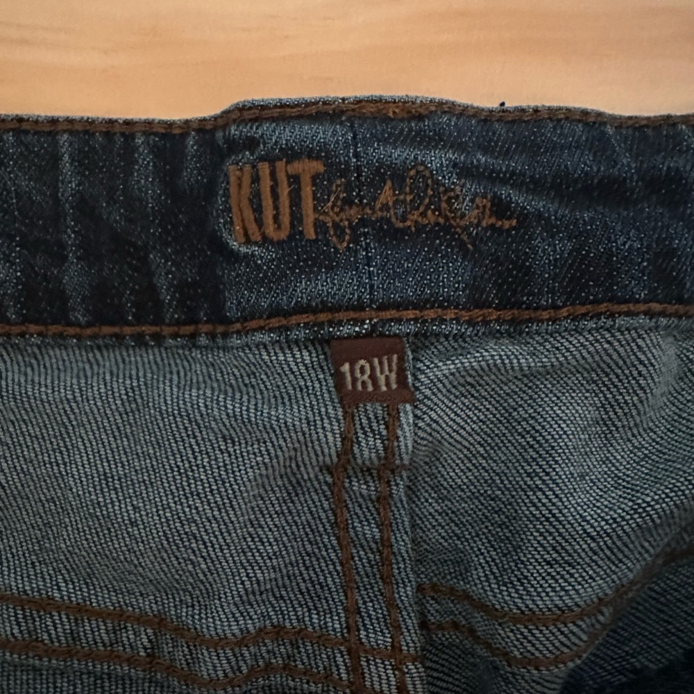 Kut from the Kloth straight leg dark jeans - size 18 - Picture 4 of 4
